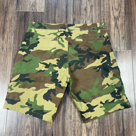 OBEY CAMO SHORTS - Picture 4 of 5